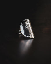 Charger l&#39;image dans la galerie, Bague massive  en argent avec une pièce de monnaie 5 Francs
